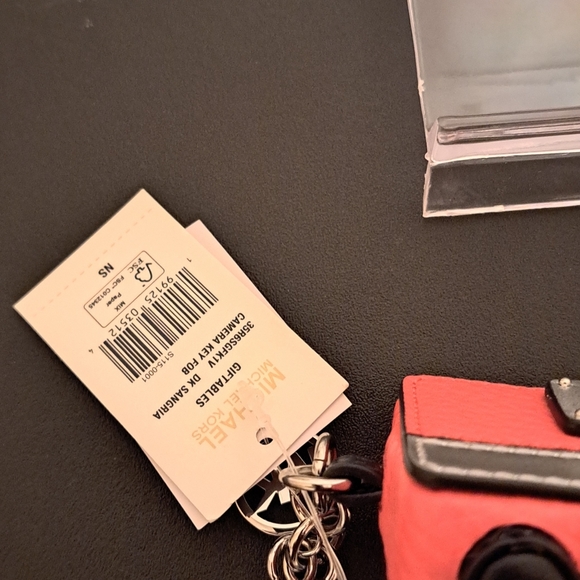 Michael Kors Sangria Camera Keychain Charm NWT - Picture 3 of 5
